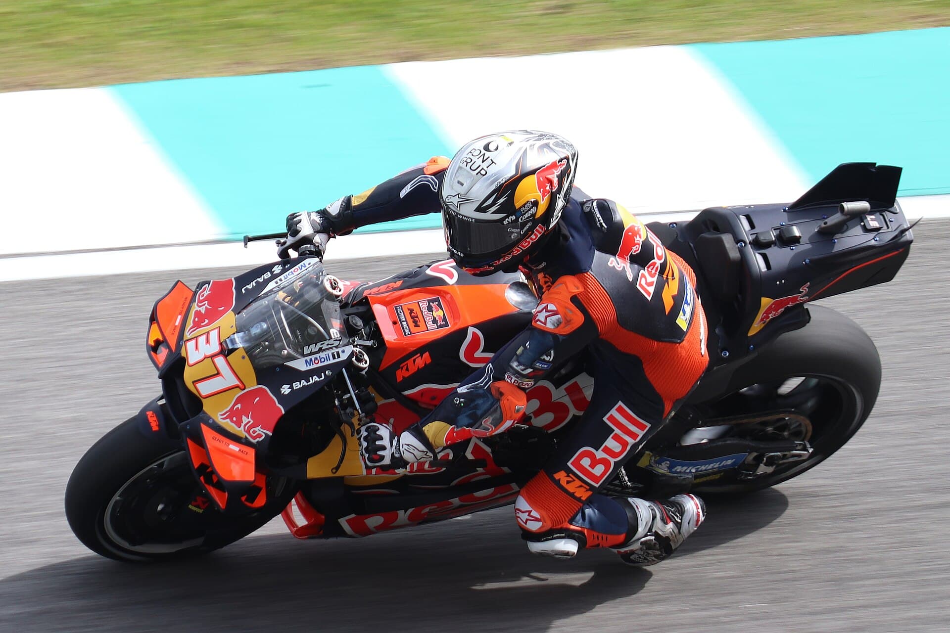 Pedro Acosta guida la KTM durante il Gran Premio della Malesia